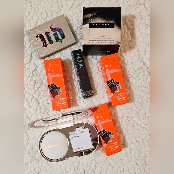 Brand new everything makeup bundle - Picture 1 of 1